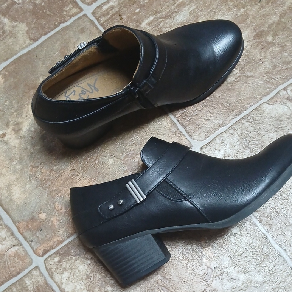 NWOT Natural Soul Black Ankle Booties  Size 8.5 M